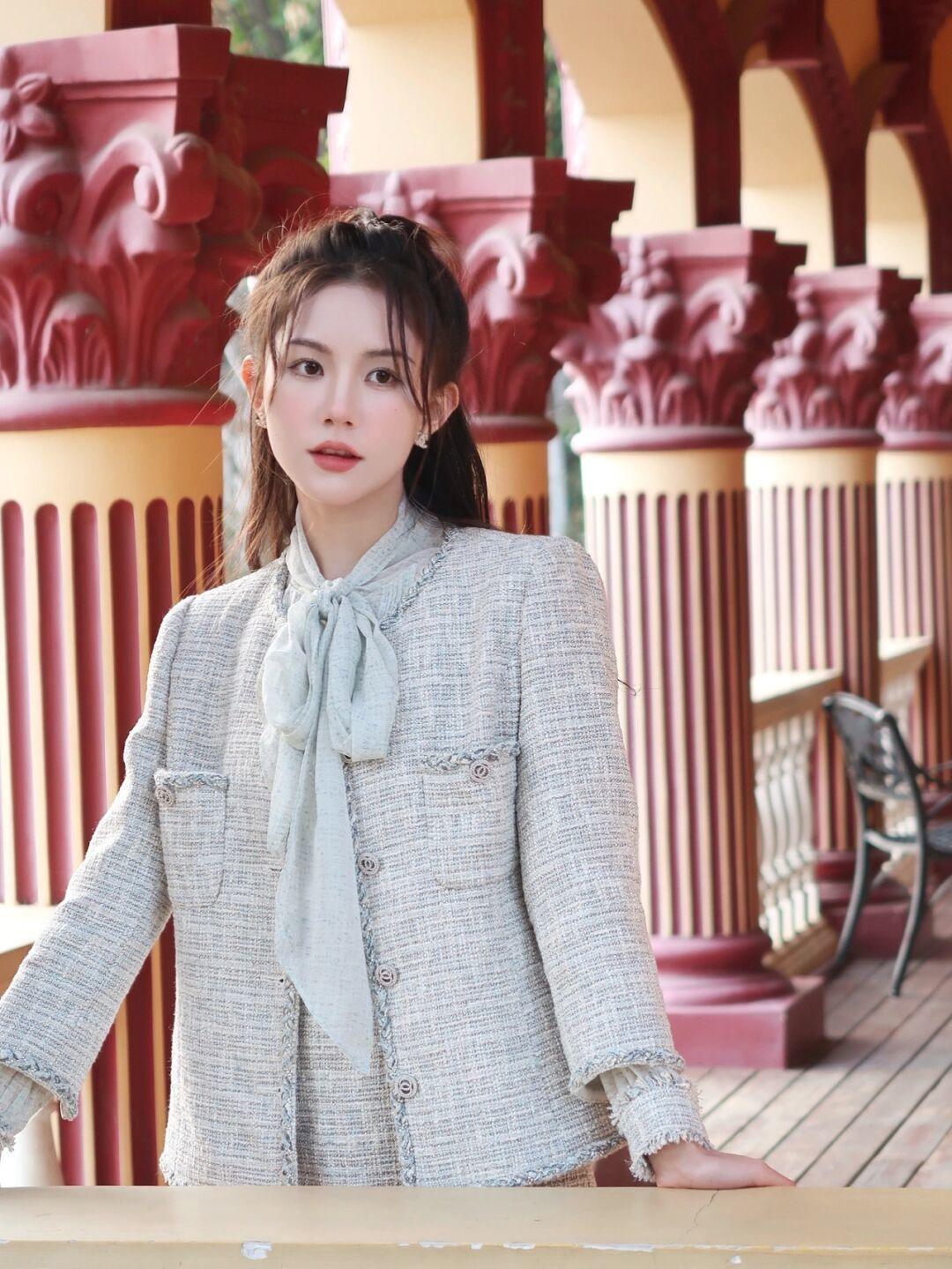 高级感 春天不知道怎么穿?小香风外套这样搭,普通人也能美出明星范