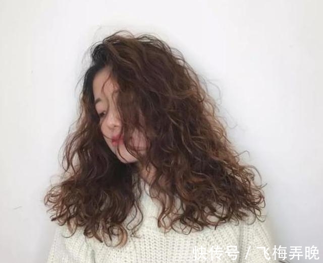 羊毛卷 为啥别人烫发都很洋气?肯能是你选错了,这3个自带土气的发型!