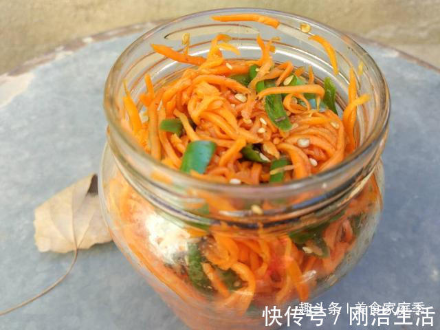 胡萝卜菜|奶奶吃了40年的胡萝卜菜,不炒也不蒸,咸香麻辣,配油条特别好吃