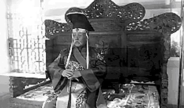 造不起|袁世凯称帝祭天时，为何不戴皇帝冕冠？造价过高连袁世凯都造不起