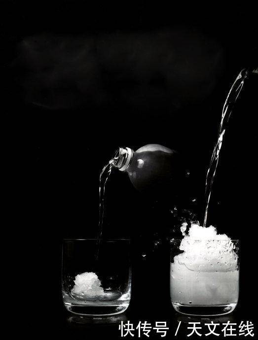 奇怪!水竟是两种液体?地球的生命之源比你想象的更神秘