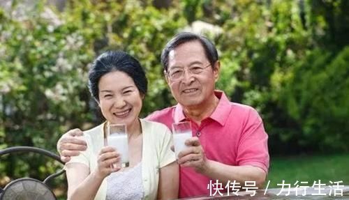 女性|为何50岁女性易高发骨质疏松?如何才能正确有效预防?医生告诉你