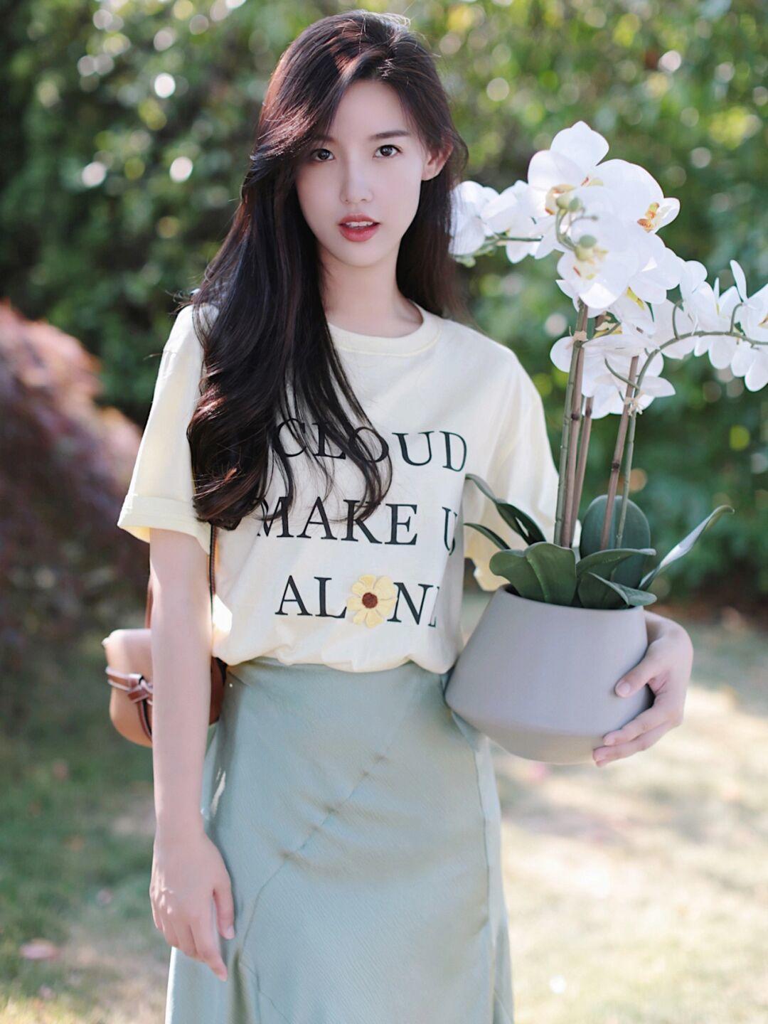 小个子|奔三奔四的女性怎么穿?“繁简结合”更时尚,太适合小个子了