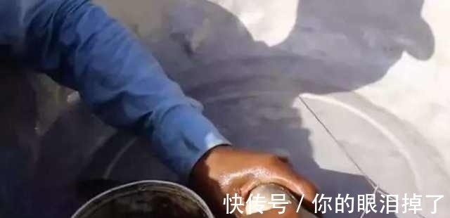 众人|农村男子拿着大盆去钓鱼，收获颇丰，方法让众人惊喜