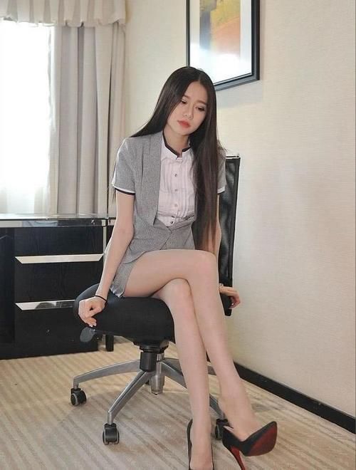 大长腿|穿牛仔裤的性感女神，一改之前的性感，变成甜美可爱的少女风格