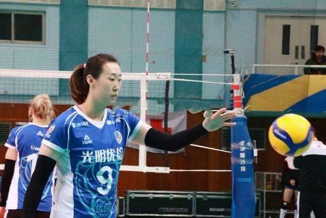 上海女排|惊喜!中国女排再添16岁接应新星,身高1米88攻守兼备前途无量