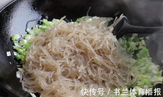 江一舟|蒸包子,记住不要直接上锅蒸,大厨教你一招,包子蓬松暄软不塌陷