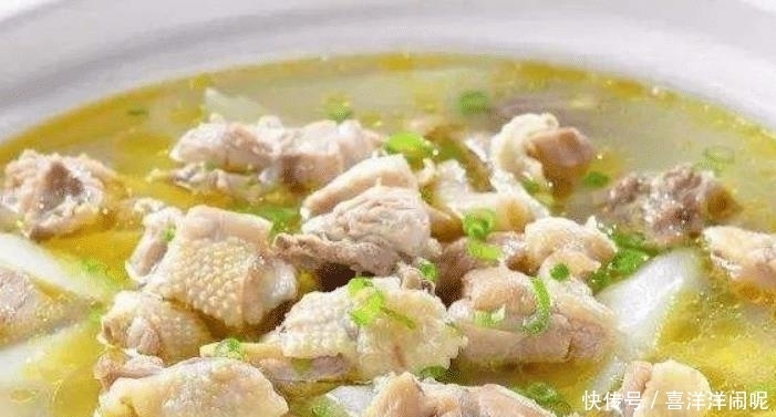 多父母|分享一款雪梨焖鸡汤,甜鲜好吃,营养丰富,孩子爱喝的美味汤羹