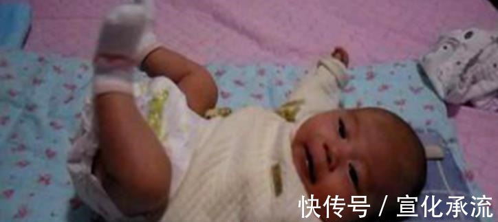 孩子|不要小看婴儿蹬腿的动作,这是孩子在传递信息,父母要及时掌握