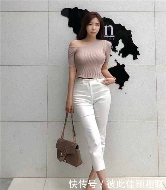 牛仔|蓝色牛仔衣搭配高腰牛仔短裤,青春靓丽,甜美可爱