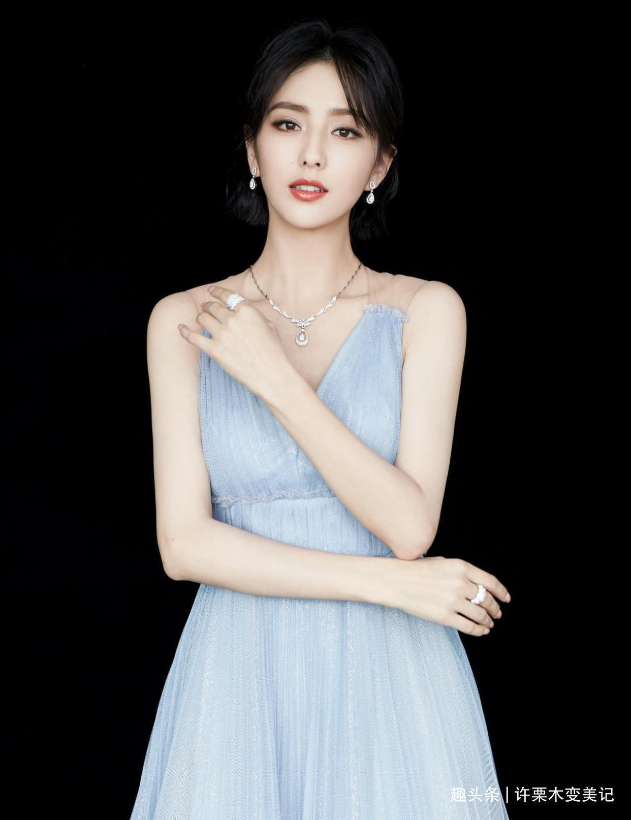 手镯 女人适合戴“手镯”还是“手表”三个理由告诉你,戴错很尴尬