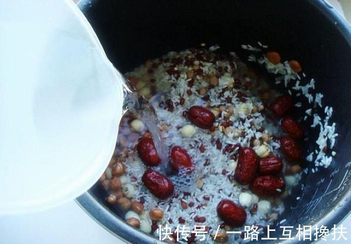 用高压锅煮粥和普通锅煮有什么不同看完煮粥就好吃了