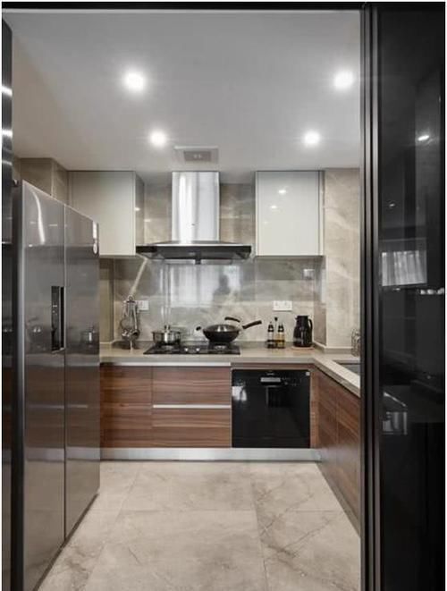 老婆|不顾家人反对,坚持装修“极简风”,完工后老婆夸我有远见,晒晒