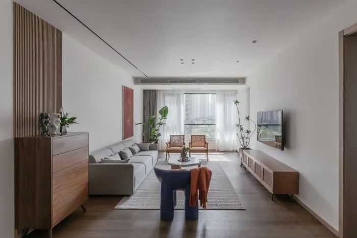 146㎡现代简约设计风格，打造南北朝向的明亮空间|黄石装修 | 过道