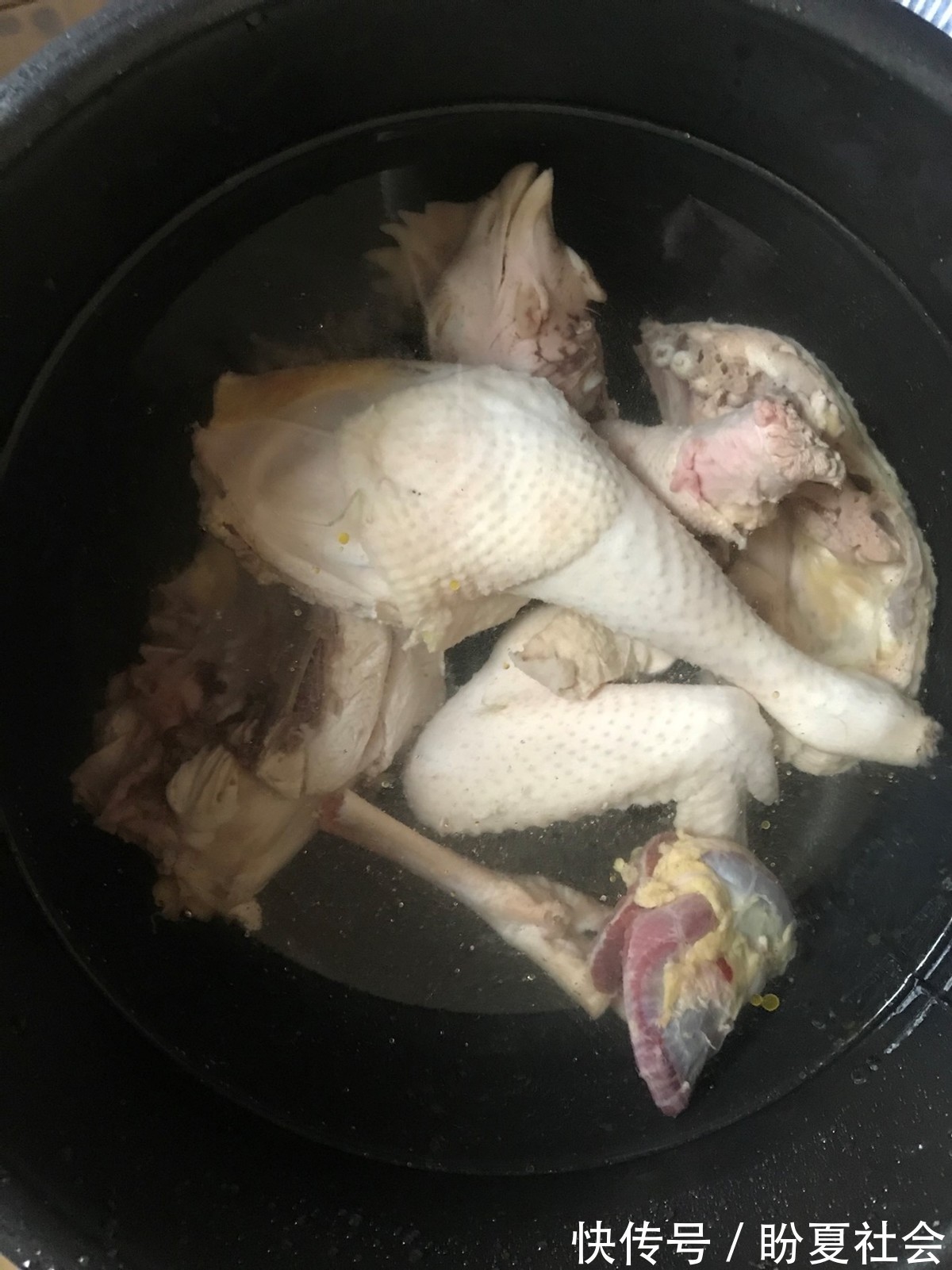 家人|鸡汤这样煲才好喝,食材简单,学会了以后做给家人吃