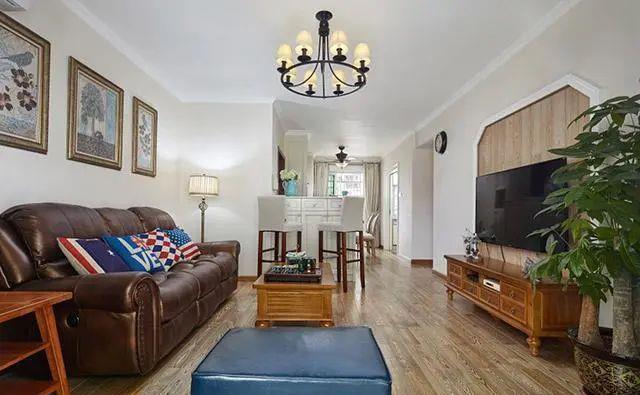 地板|新房装修时老婆鬼点子多，用剩下的地板装电视墙，省下好几千