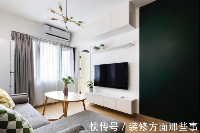 玻璃门|68平现代风一居室，厨房的玻璃门隔断和吧台设计，好看又实用