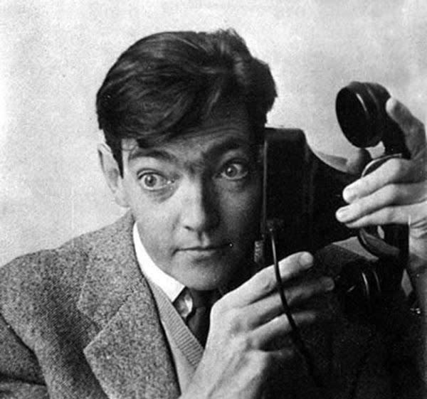  现实|《南方高速》因堵车而生的亲近，终究要在现实中消解成冷漠