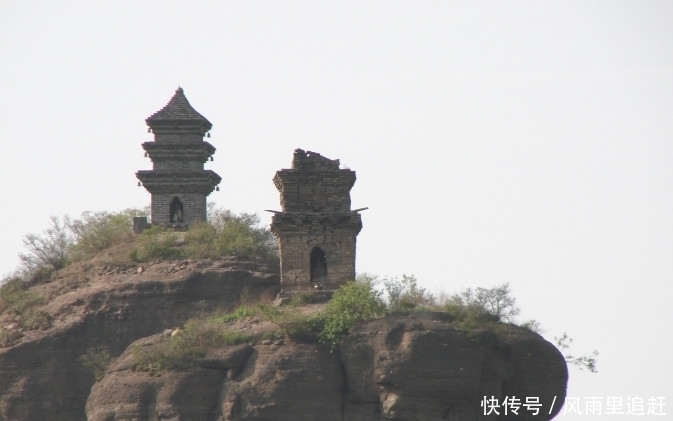 这是最牛两个房子，没人知道里面有没有人，从没人上去过