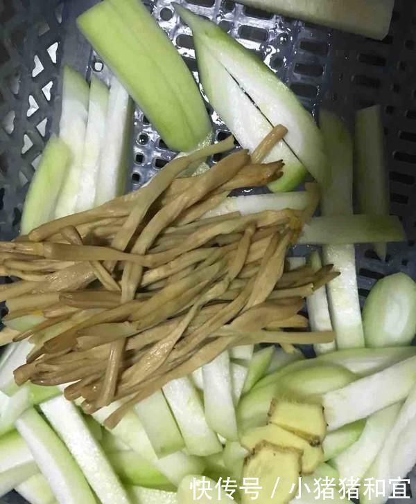  牛奶|别忽视了这菜，市场上常见，钙是牛奶2倍，鸡蛋5倍，孩子吃长个