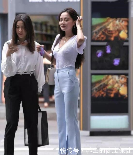 阔腿裤 “阔腿裤”还未过时，合适的穿搭，成“腿粗”女孩的救星！