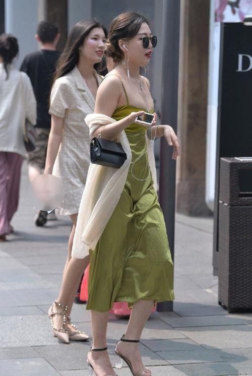 辣妈|多肉辣妈真的太美了,吊带都有压力,小姑娘没法比