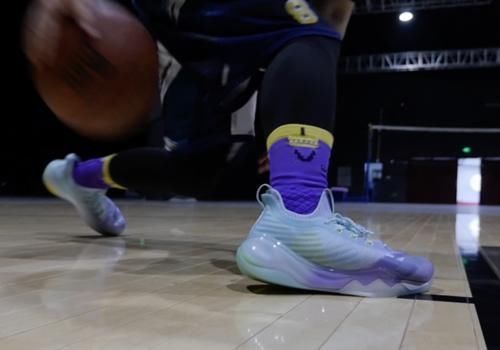 强度 它配置降级、它性能退步……可我依旧认为它是今夏最值得入手的实战鞋