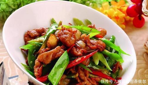 农家小炒肉,是先炒辣椒还是先炒肉?