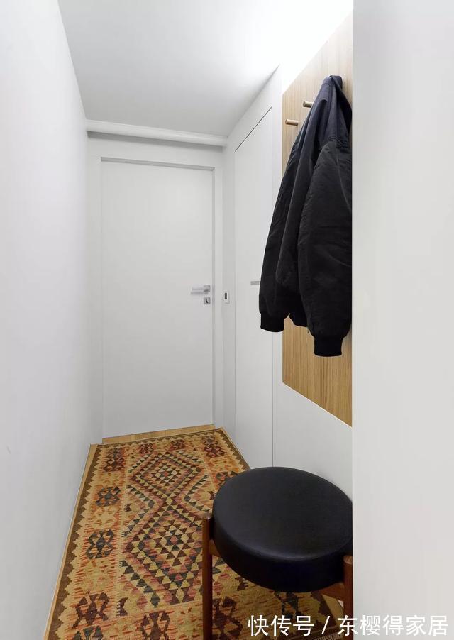 熨烫板|晒晒朋友的33㎡单身公寓,全屋定制柜子,这空间利用真是绝了!