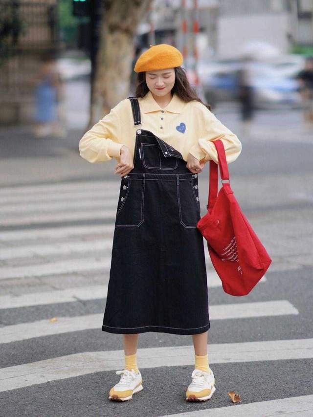 背带裙|牛仔背带裙小个子穿起来超时髦了!内搭白色短袖T恤,好看又减龄