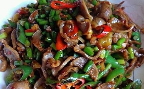 它是鸡身上的“宝贝”，1只鸡就1个，健脾胃促消化，还能治口疮