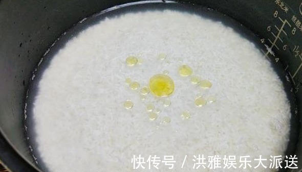 外行|蒸米饭，外行才只用清水！多加2样，松软清甜，颗粒分明，格外香