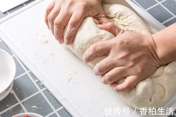 北方人|蒸包子，切忌直接上锅蒸，牢记3窍门，皮白馅香，蓬松暄软不塌陷
