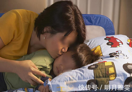 区别|3岁前,有妈妈陪睡和不跟妈妈睡的孩子,会有哪些区别?