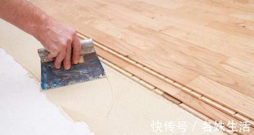 瓷砖|头次见有人装修这样铺地板的，太聪明了，起码能省一半人工钱