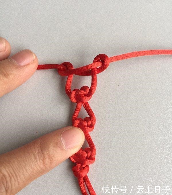 绕圈 心形结手链的编法教程,非常简单,只要2个结法就能编出!收藏了!