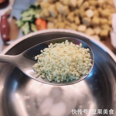  正宗地道的拌豆腐泡做法，速来围观