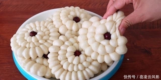 漂亮馒头的做法，筷子一压在一卷，香甜松软，比做普通馒头还简单