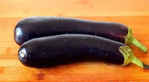 小米辣|茄子不要直接下锅炒啦,教你新吃法,鲜香入味不油腻,好吃又解馋