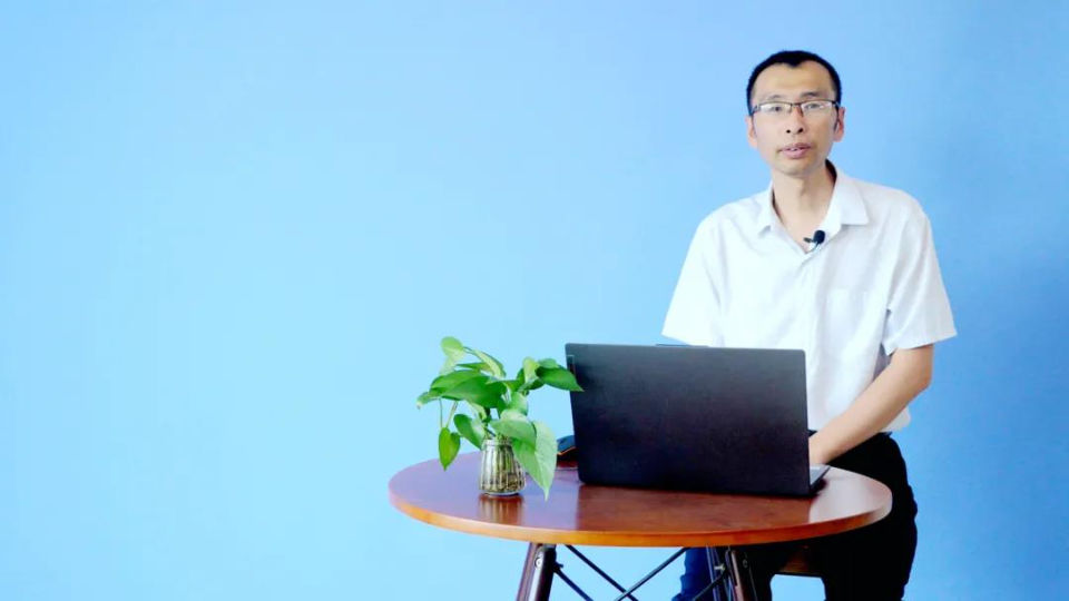 山东|第30届书博会揭晓“十大读书人物”，山东教师李济远入选