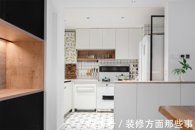 主卧|91平现代简约风二居室,整个空间在绿色的点缀下活跃起来