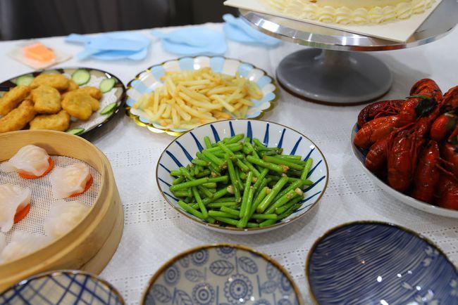 芦笋|孩子过生日,妈妈花一小时搞定一桌菜,网友:精致丰盛不浪费