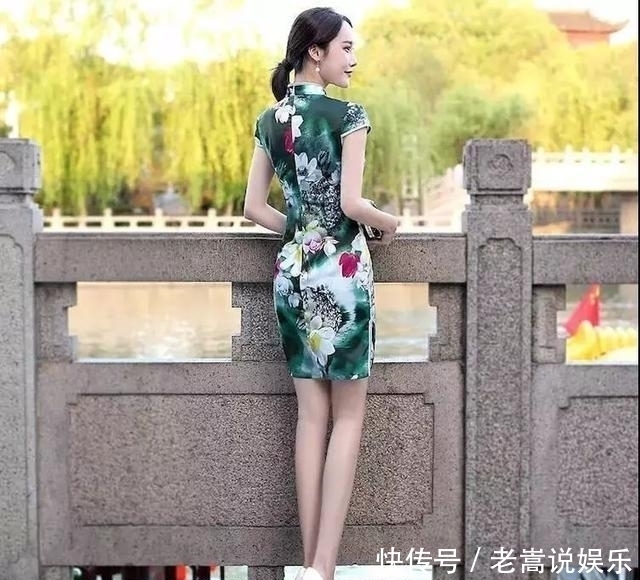 旗袍|在水一方伊人梦,一袭墨绿旗袍让你宛若水中仙