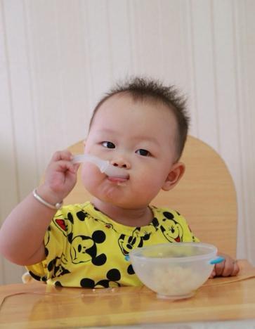 汤饭|忠告家长娃不到3岁,这4种饭可别碰,只会越吃越瘦,耽误长个