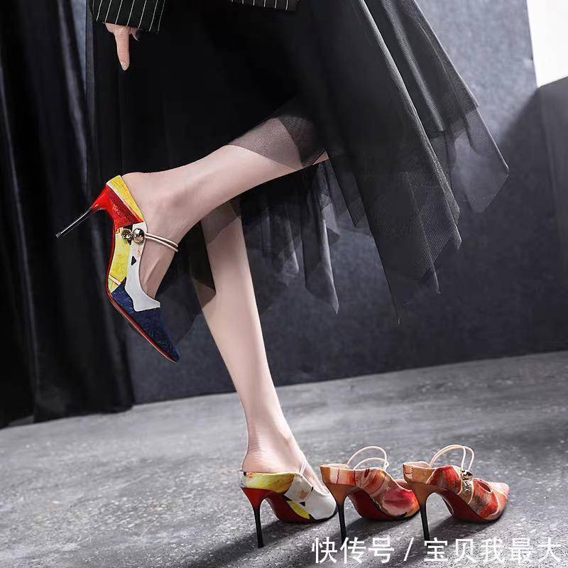 鞋面 凉鞋怎么穿算时尚穿简约不简单的一字带凉鞋,精巧之处凸显女性魅力