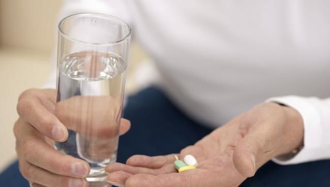 注意,高血压患者不能乱吃药,5类药物千万不要碰