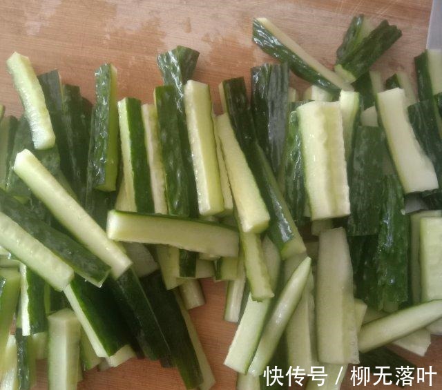 小米辣|腌脆黄瓜，清脆可口，开胃下饭！