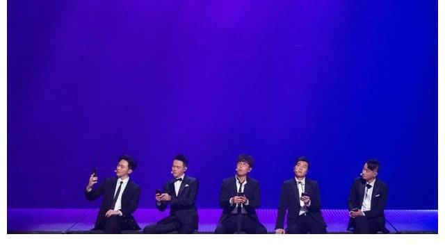 陈小春|《披荆斩棘的哥哥》陈小春部落全员“西装杀”李承铉张淇双吉他深情献唱