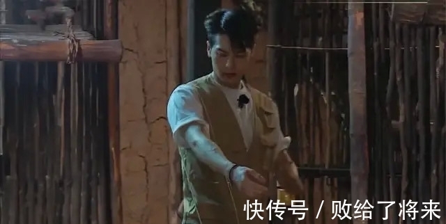 跑男|38度高温穿套袖，千方百计遮纹身，王嘉尔为录制“跑男”煞费苦心
