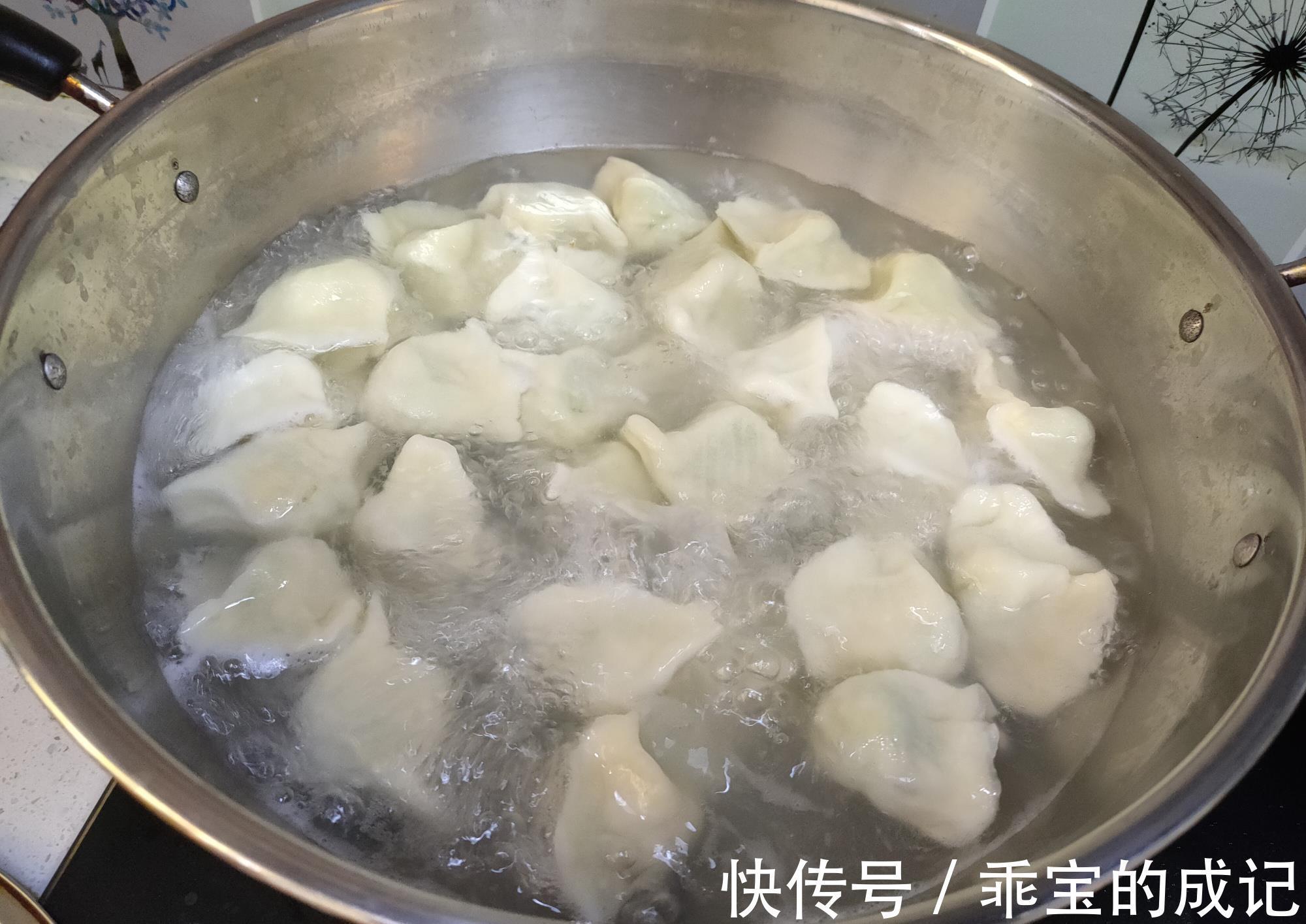 西葫芦|夏天必吃的西葫芦馅饺子,食材简单做法容易,清爽解腻真好吃